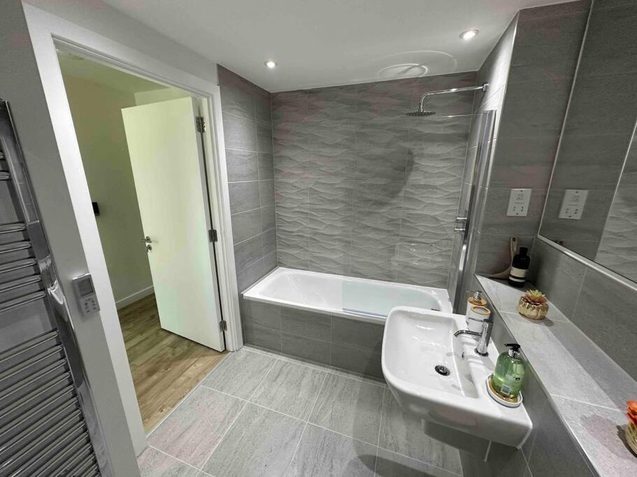 1 Bed Flat With View Of Old Trafford Apartment Manchester Exterior foto