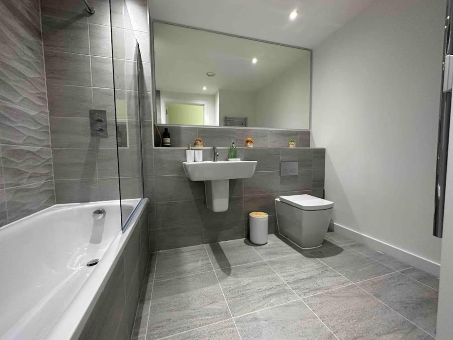 1 Bed Flat With View Of Old Trafford Apartment Manchester Exterior foto